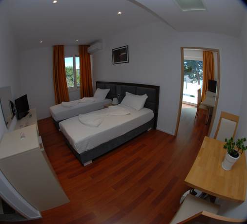 Imagen de la habitación del Hotel Summer Suite Hotel. Foto 14