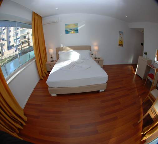 Imagen de la habitación del Hotel Summer Suite Hotel. Foto 15