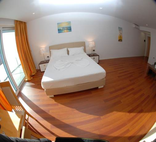 Imagen de la habitación del Hotel Summer Suite Hotel. Foto 16