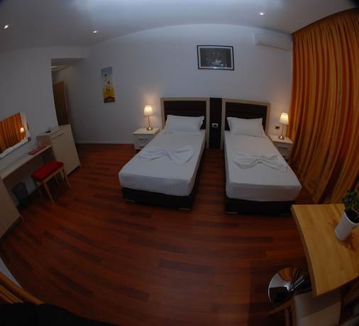 Imagen de la habitación del Hotel Summer Suite Hotel. Foto 17
