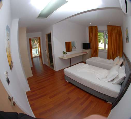 Imagen de la habitación del Hotel Summer Suite Hotel. Foto 19