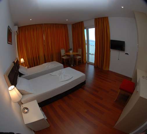 Imagen de la habitación del Hotel Summer Suite Hotel. Foto 20