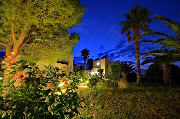 Imagen de los exteriores del Hotel Summer Village. Foto 5