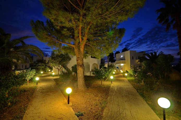 Imagen de los exteriores del Hotel Summer Village. Foto 7