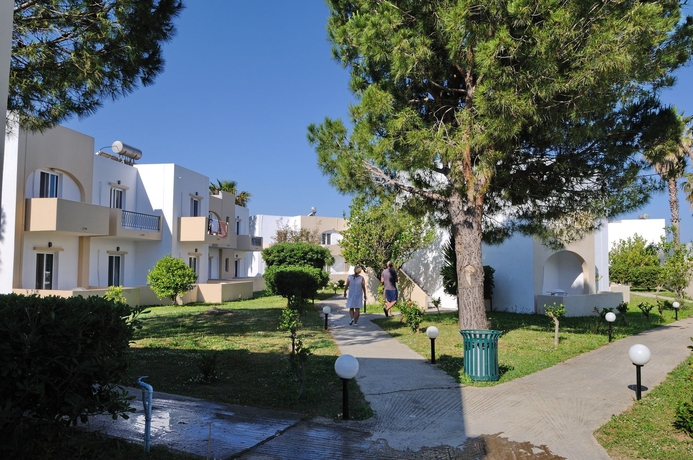 Imagen de los exteriores del Hotel Summer Village. Foto 8