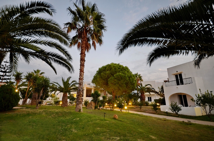 Imagen de los exteriores del Hotel Summer Village. Foto 10