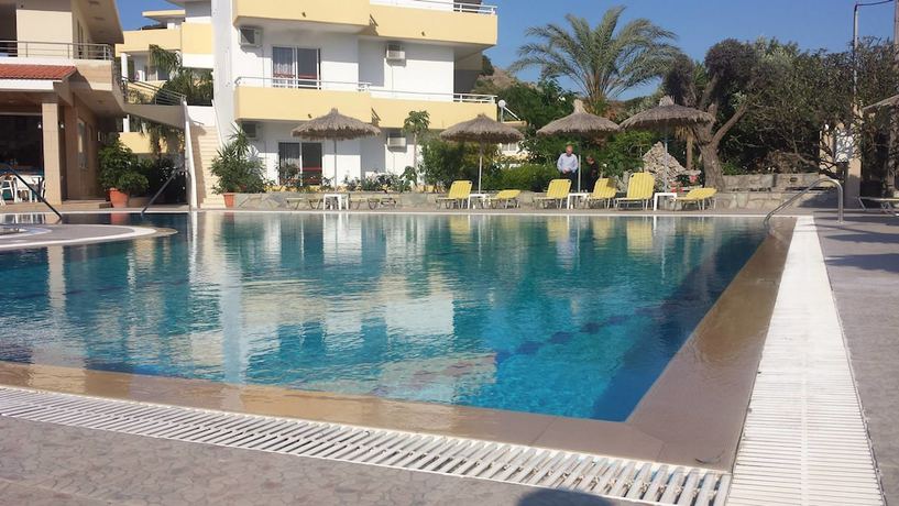 Imagen de la piscina del Hotel Summerdays Studios. Foto 12