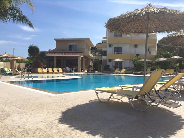 Imagen de la piscina del Hotel Summerdays Studios. Foto 13