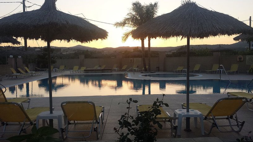 Imagen de la piscina del Hotel Summerdays Studios. Foto 15