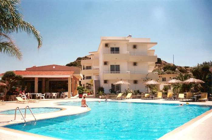 Imagen de la piscina del Hotel Summerdays Studios. Foto 17