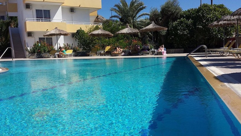 Imagen de la piscina del Hotel Summerdays Studios. Foto 19