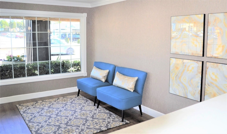 Imagen de los interiores del Hotel Summerfield Inn Fresno Yosemite. Foto 9