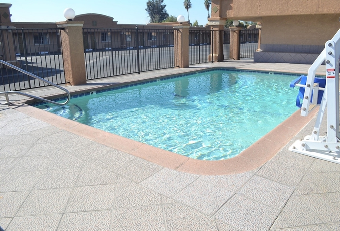 Imagen de la piscina del Hotel Summerfield Inn Fresno Yosemite. Foto 10