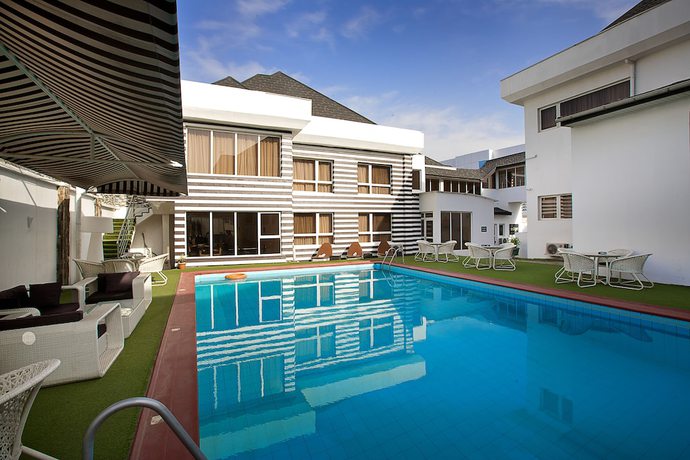 Imagen de la piscina del Hotel Summerset Continental Maitama. Foto 6