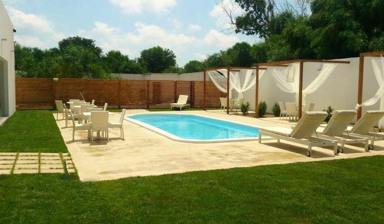 Imagen de la piscina del Hotel Summertime. Foto 5
