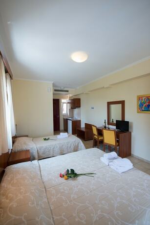 Imagen de la habitación del Hotel Summertime Inn. Foto 19