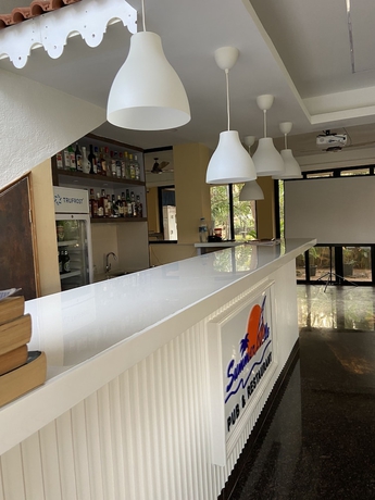 Imagen del bar/restaurante del Hotel Summerville Beach Resort. Foto 2