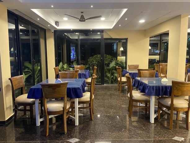 Imagen del bar/restaurante del Hotel Summerville Beach Resort. Foto 3