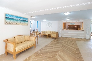 Imagen de la piscina del Hotel Summery. Foto 14