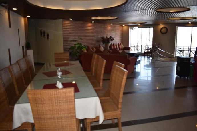 Imagen del bar/restaurante del Hotel Summit, Ayubia. Foto 1
