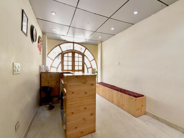 Imagen de los interiores del Hotel Summit Chandertal Regency. Foto 19