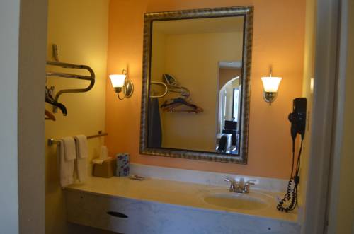 Imagen de la habitación del Hotel Summit Inn & Suites. Foto 3