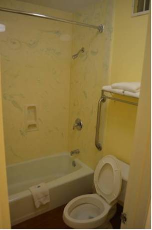 Imagen de la habitación del Hotel Summit Inn & Suites. Foto 7