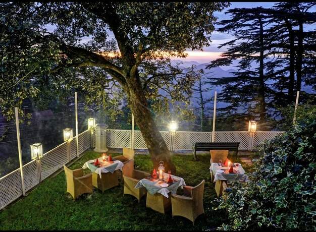 Imagen general del Hotel Summit Le Royale. Foto 12