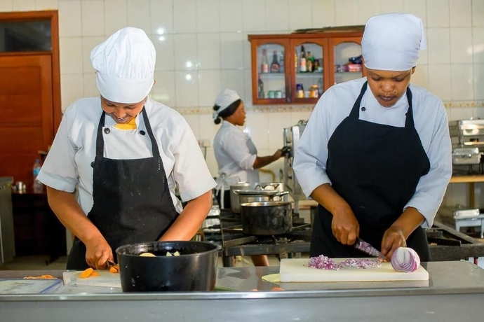Imagen del bar/restaurante del Hotel Summit Lodge, ARUSHA. Foto 5