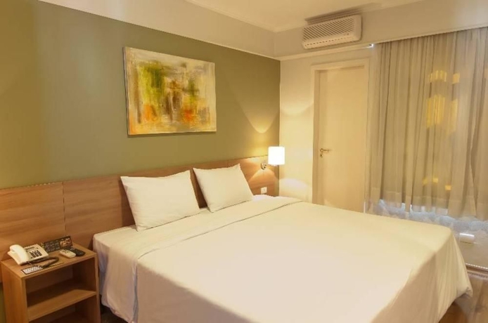 Imagen de la habitación del Hotel Summit Monaco. Foto 5