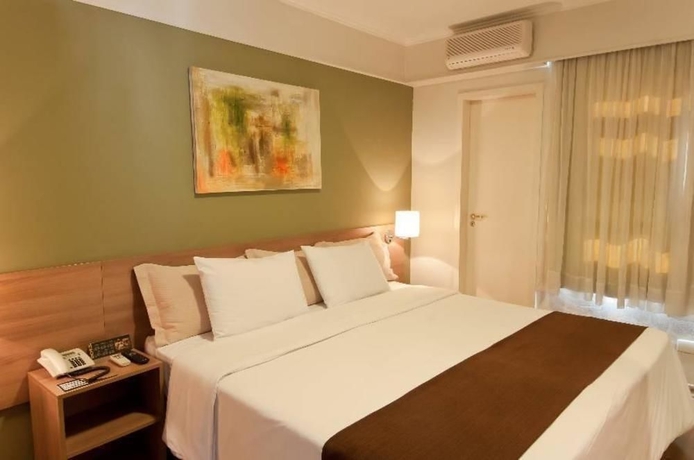 Imagen de la habitación del Hotel Summit Monaco. Foto 13