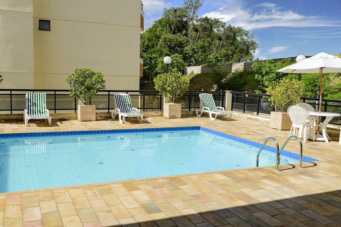 Imagen de la piscina del Hotel Summit Montese Tower. Foto 17