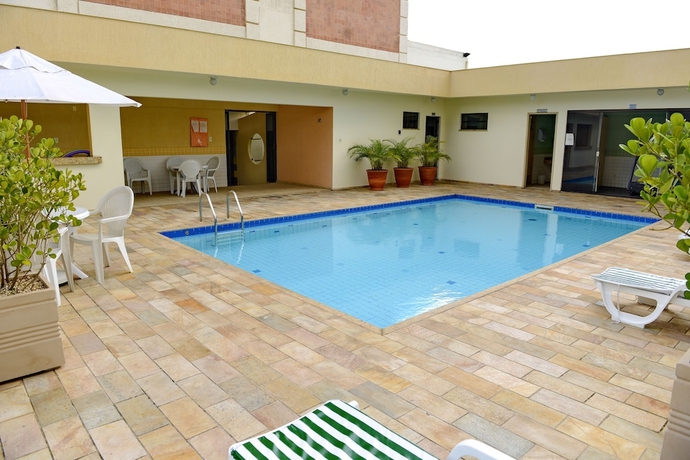 Imagen de la piscina del Hotel Summit Montese Tower. Foto 18