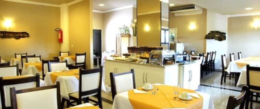 Imagen del bar/restaurante del Hotel Summit Montese Tower. Foto 2