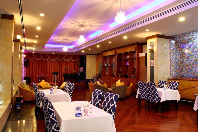 Imagen del bar/restaurante del Hotel Summit Pavilion. Foto 2