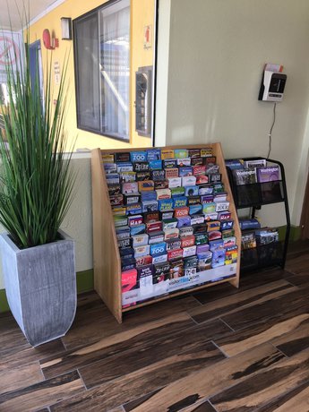 Imagen de los interiores del Hotel Sumner Motor Inn. Foto 20