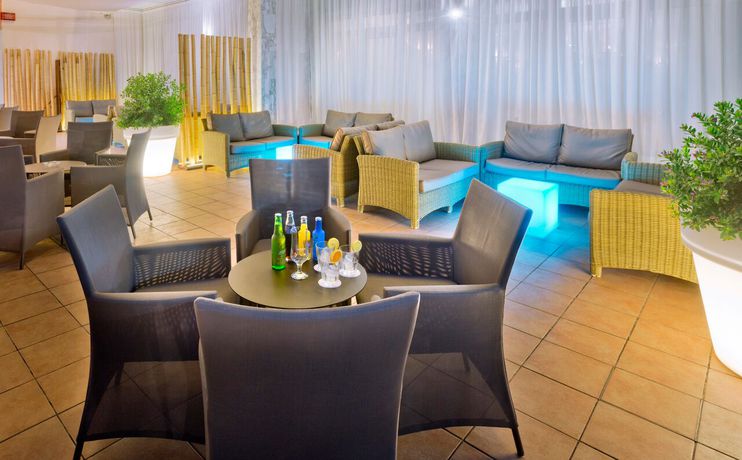 Imagen de los interiores del Hotel Sumus Monteplaya. Foto 8