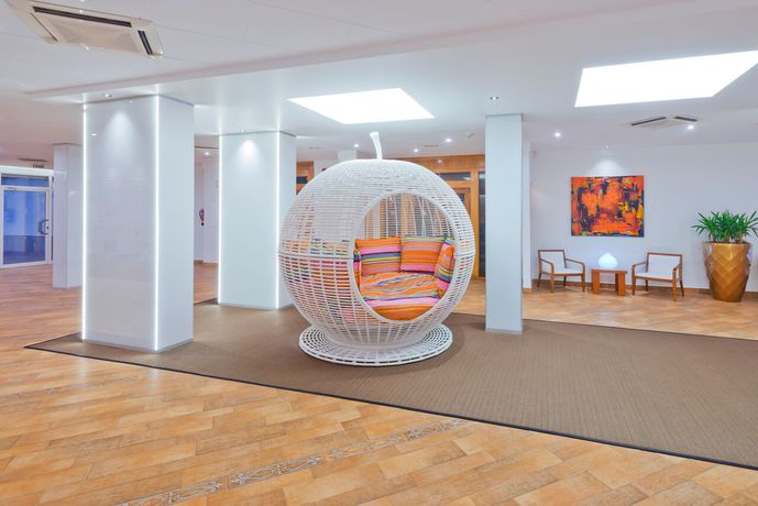 Imagen de los interiores del Hotel Sumus Monteplaya. Foto 9