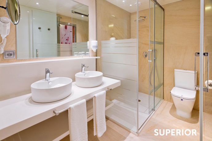 Imagen de la habitación del Hotel Sumus Monteplaya. Foto 7