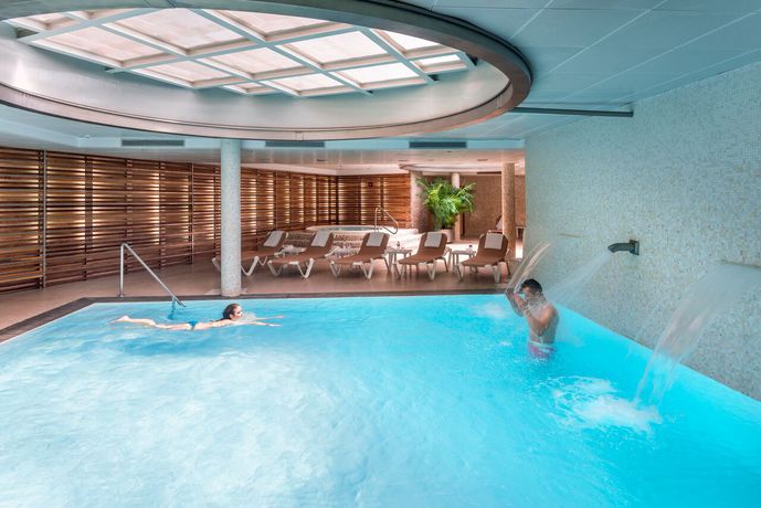 Imagen de la piscina del Hotel Sumus Stella and Spa. Foto 15