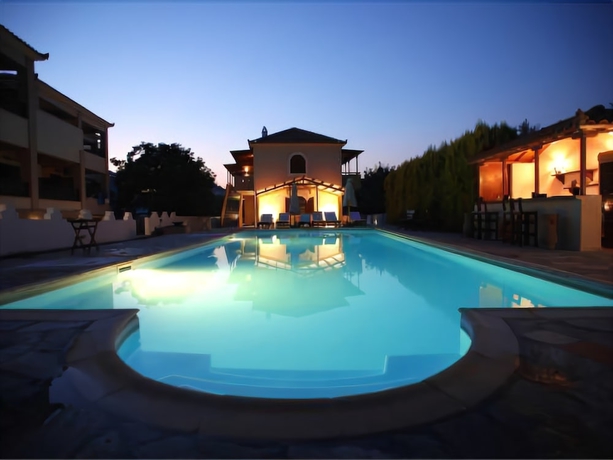 Imagen de la piscina del Hotel Sun Accommodation. Foto 19