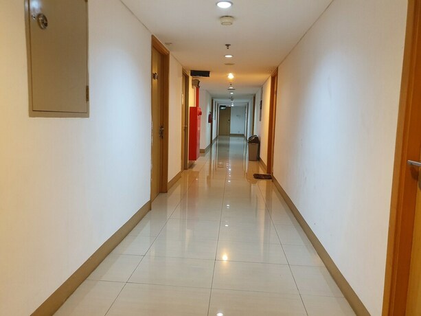 Imagen de los interiores del Hotel Sun Apartment Semarang. Foto 16