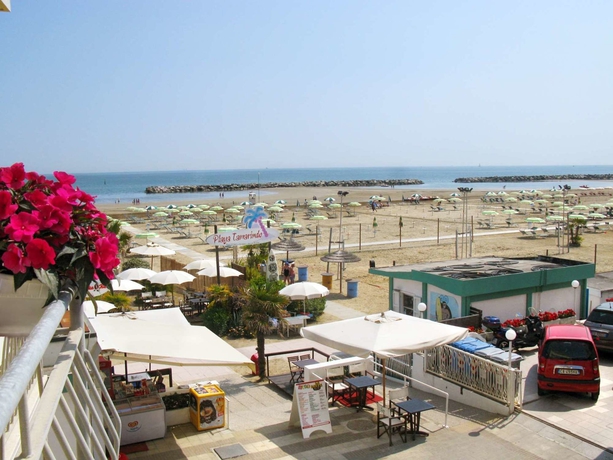Imagen de los exteriores del Hotel Sun Beach Residence. Foto 9