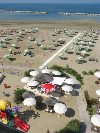 Imagen de los exteriores del Hotel Sun Beach Residence. Foto 11