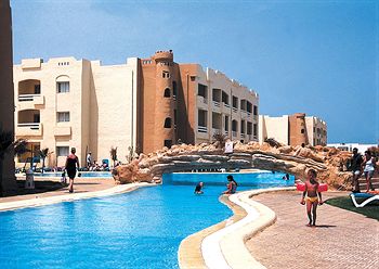 Imagen de la piscina del Hotel Sun Beach Resort, Borj Cedria. Foto 5