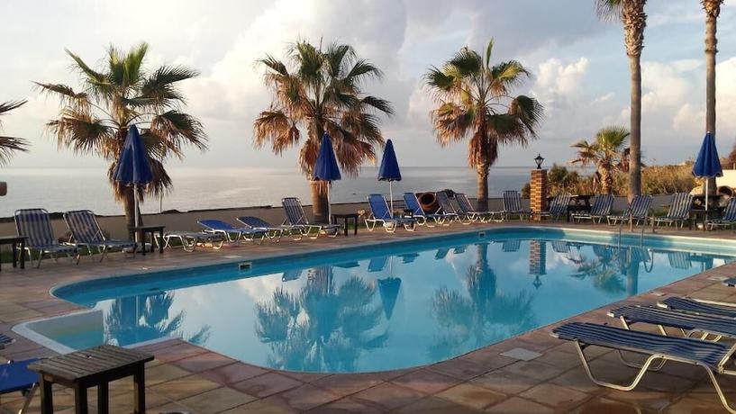 Imagen de la piscina del Hotel Sun Camero Apartments. Foto 19