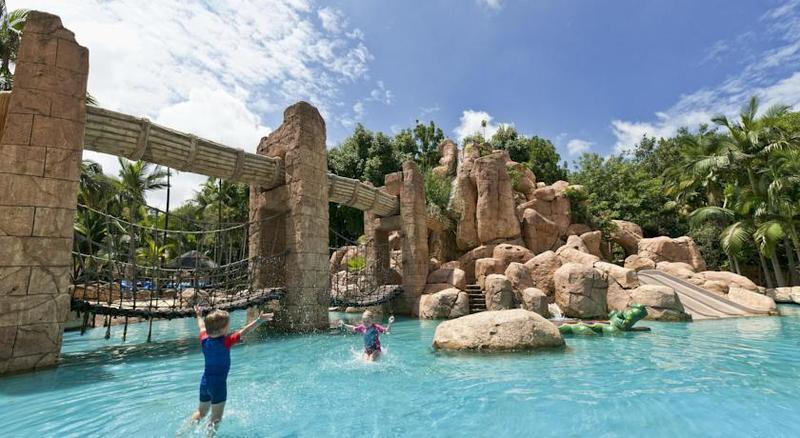 Imagen de la piscina del Hotel Sun City & Casino. Foto 15