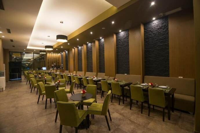 Imagen del bar/restaurante del Hotel Sun, Durres. Foto 11