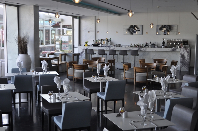 Imagen del bar/restaurante del Hotel Sun Hall. Foto 2