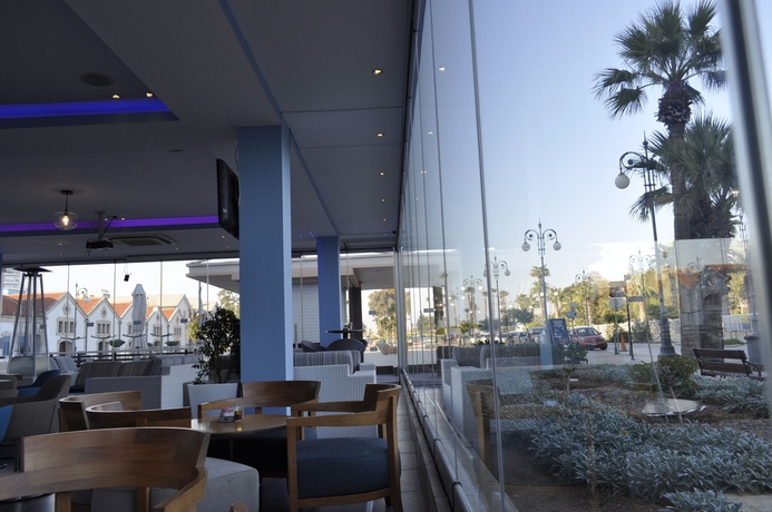 Imagen del bar/restaurante del Hotel Sun Hall. Foto 4